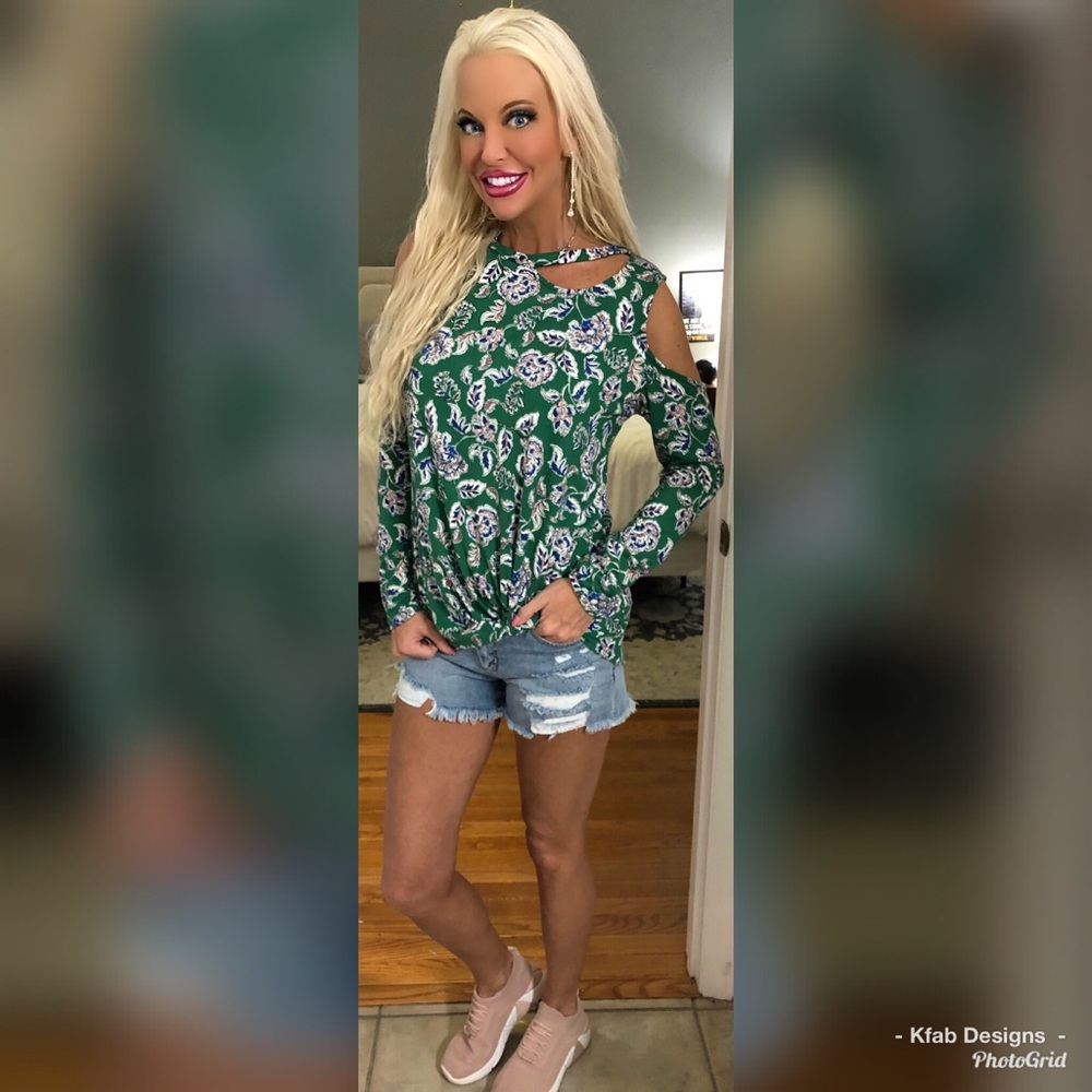 LAST 1! 🛍 Stunning Cold Shoulder Top W/cutout! - Picture 6 of 8